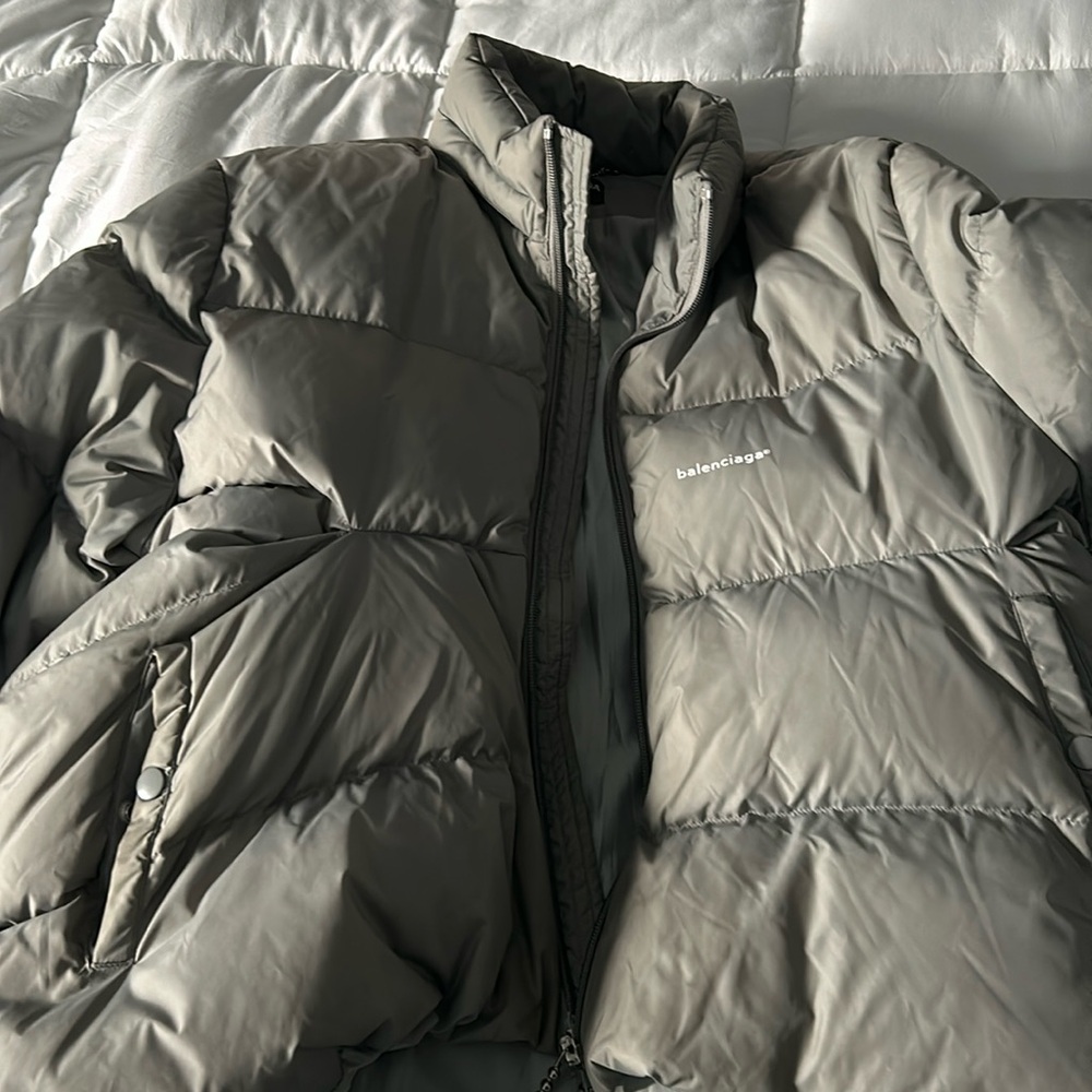 I’m selling balenciaga bubble jacket